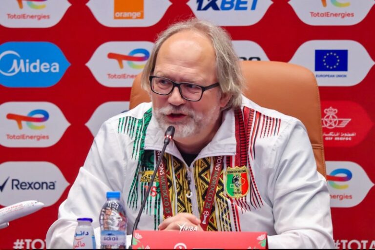 مدرب مالي يفاجئ الرجاويين بطلب غريب قبل مواجهة المنتخب المغربي مالي