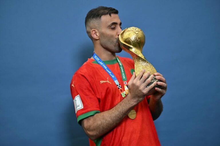 بعد تتويجه بكأس العرب.. عبد الرزاق حمد الله يفاجئ الجماهير المغربية بقرار صادم عبد الرزاق حمد الله