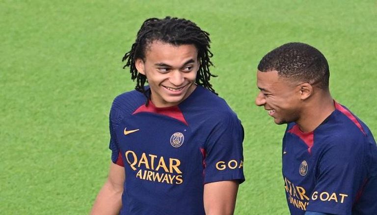 شقيق مبابي المنتخب الجزائري