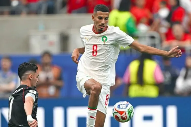 “فيفا” يفاجئ عز الدين أوناحي قبل الموقعة النارية أمام فرنسا عز الدين أوناحي